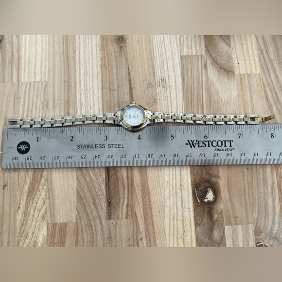 Seiko Solar Ladies Watch Two Tone Bracelet Round White Dial - Picture 14 of 15